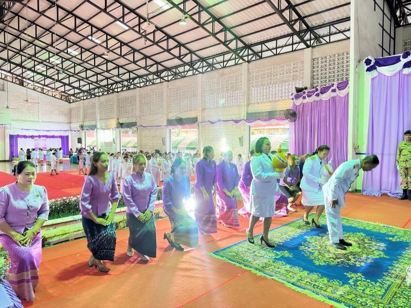 กิจกรรมเฉลิมพระเกียรติสมเด็จพระนางเจ้าพระบรมราชินี เนื่องในโอกาสวันเฉลิมพระชนมพรรษา 3 มิถุนายน 2567 พิธีถวายราชสักการะ วางพานพุ่ม และพิธีจุดเทียนถวายพระพรชัยมงคล